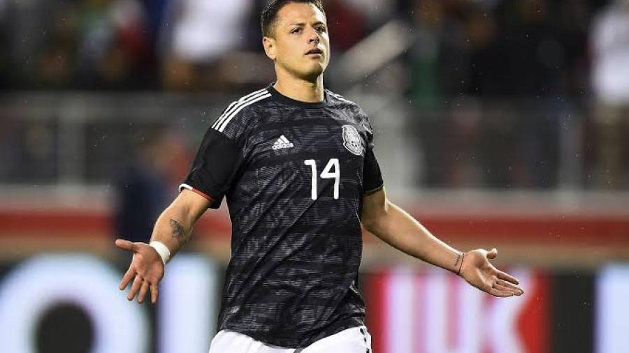 Tras 'veto' de la Selección, Chicharito pide explicaciones