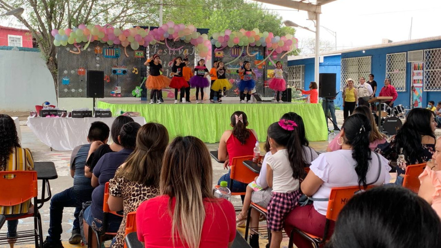 Celebran con alegr&iacute;a y diversi&oacute;n a las mam&aacute;s en su d&iacute;a