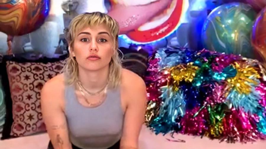 Cuando la cuarentena se pone aburrida y ves tu cabello tentador: Miley Cyrus