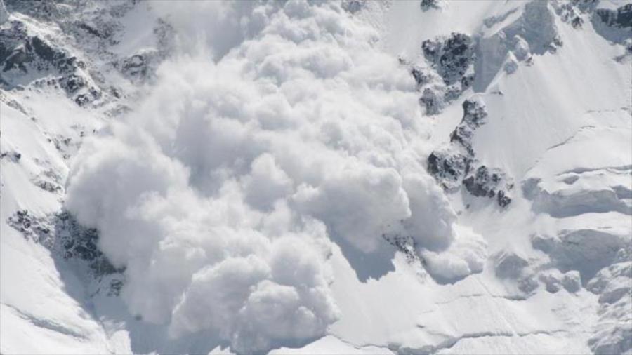 Evacúan a decenas de personas en Alpes italianos por riesgo de avalancha 
