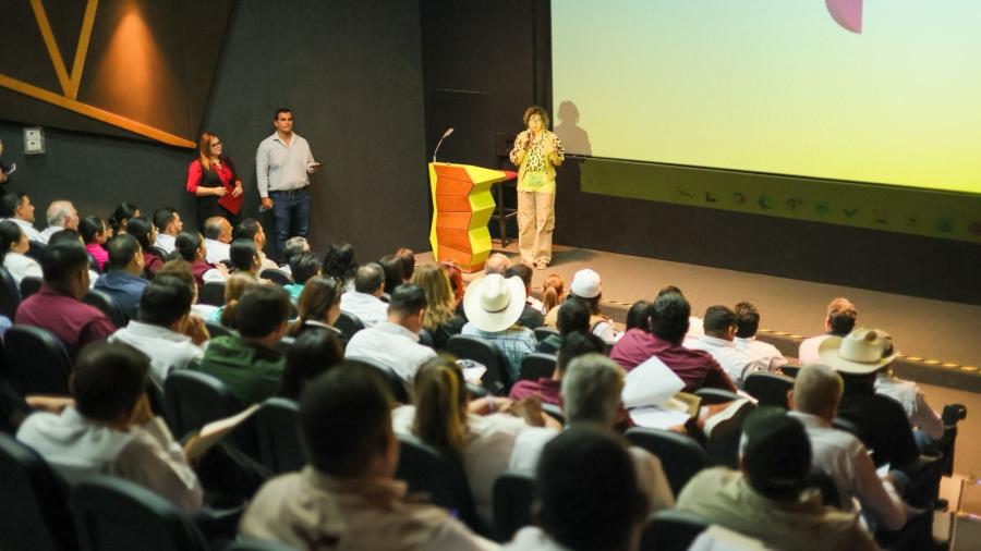 Afina SEBIEN entrega de apoyos sociales