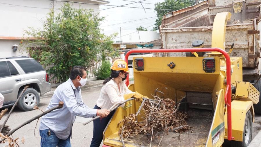 Carmen Lilia dirige un intenso trabajo de limpieza en la ciudad 