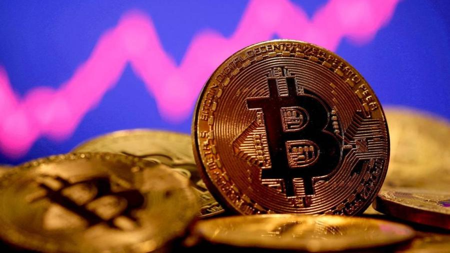 Bitcoin alcanza los 30 mil dólares, su nivel más alto desde junio