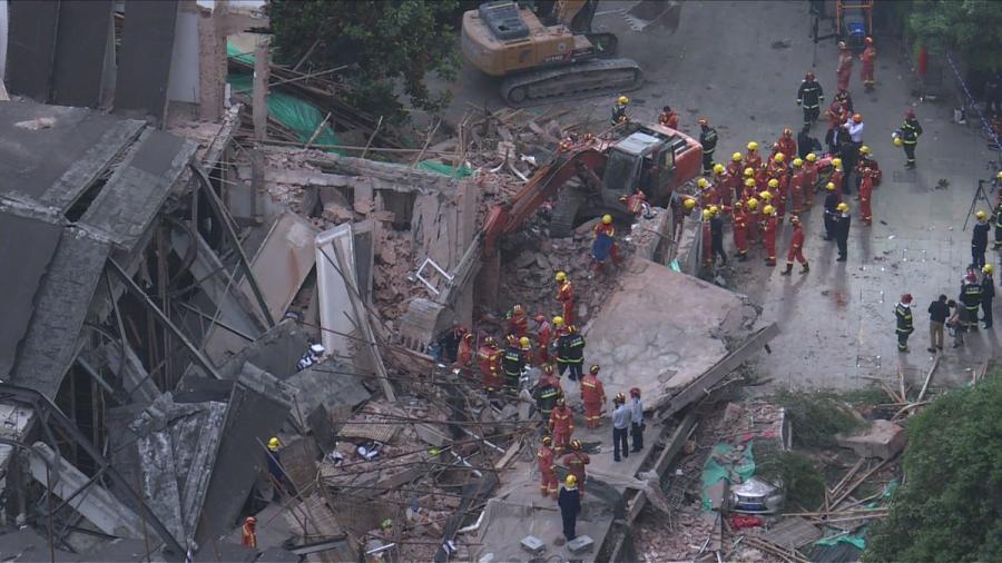 Al menos 7 muertos tras derrumbe de un edificio en Shanghái