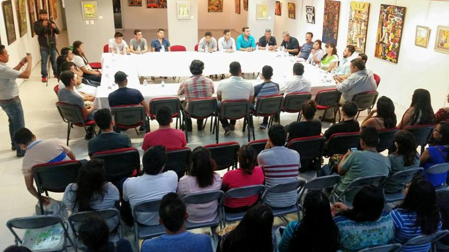 Acercan programas municipales a jóvenes de Matamoros  