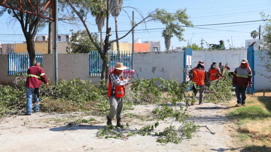 Apoya Gobierno Municipal limpieza y mantenimiento de escuelas públicas