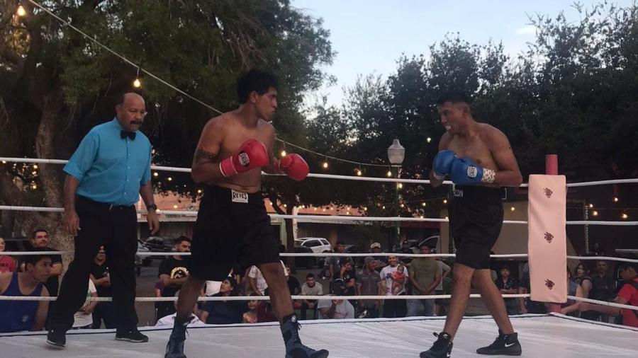 Se divierten Neolaredenses en tarde de Boxeo