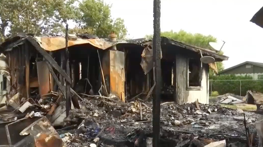 Incendio deja sin hogar a una familia de Los Fresnos