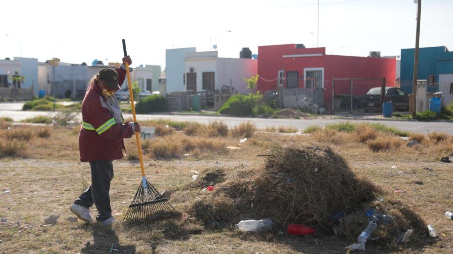 Brinda gobierno de Nuevo Laredo apoyo de limpieza de terrenos particulares