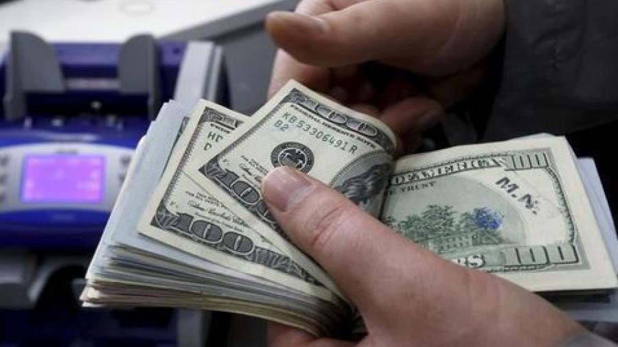 Dólar inicia a la venta en 17.95 pesos en casas de cambio  