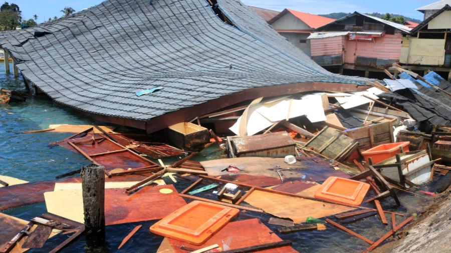 Sismo de magnitud 6.5 deja al menos 20 muertos en Indonesia