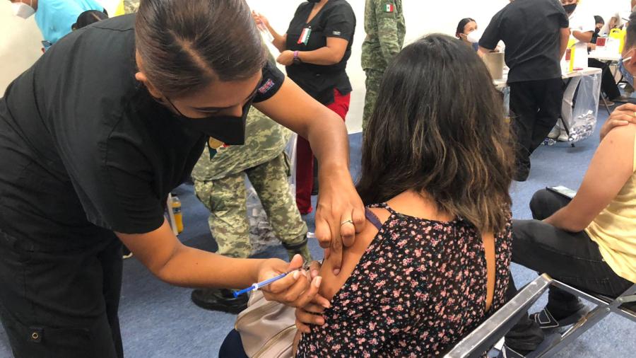 Sin filas los módulos de vacunación contra COVID-19 en Nuevo Laredo 