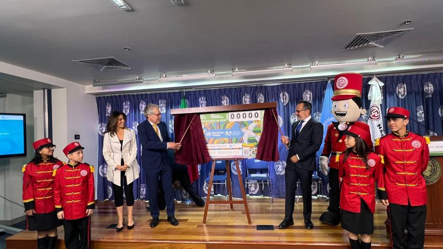 Develan billete de Lotería Nacional conmemorativo por el 80 Aniversario de la ONU