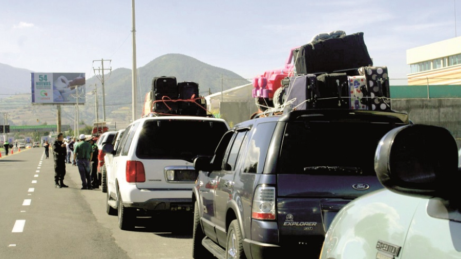 Ingresa caravana de paisanos a Nuevo Laredo