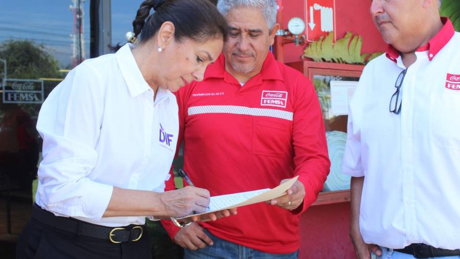 Dona FEMSA más de 5 mil 500 litros de agua y leche al DIF Tamaulipas en beneficio de las familias afectadas por “Alberto”