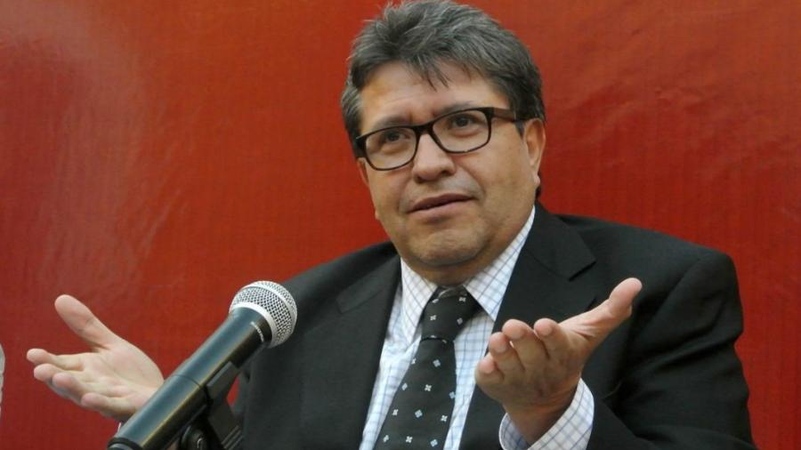 Propone Ricardo Monreal regulación a las redes sociales 