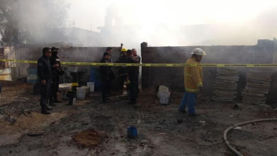 Un muerto tras explosión de polvorín en Tultepec