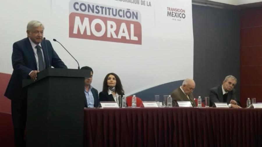 Presenta AMLO convocatoria para una Constitución Moral