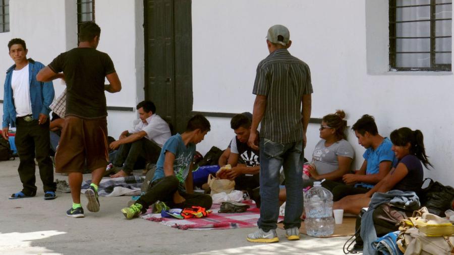 EU retira apoyo hasta que "caravanas" de inmigrantes se detengan