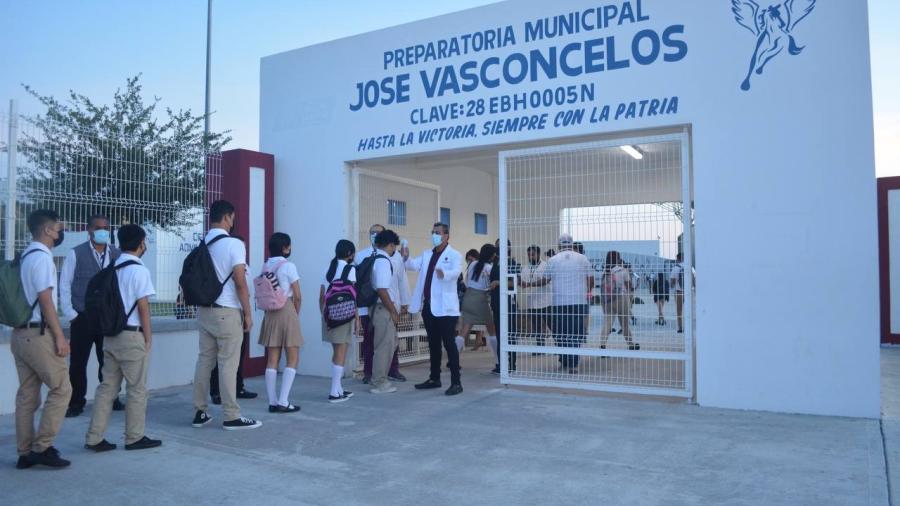 Municipio resguarda la salud de estudiantes con filtros sanitarios 
