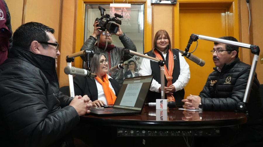 Preside rector Dámaso Anaya celebración del 33 aniversario de Radio UAT