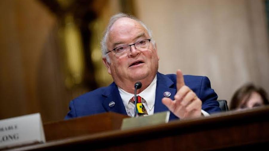 Trump cesa a director de Servicio de Impuestos tras solicitar datos de indocumentados