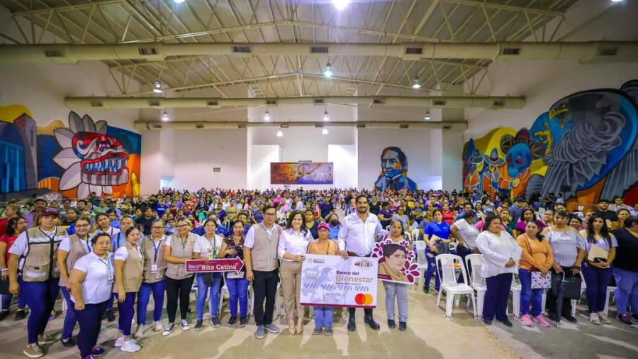 Entregan Becas Coordinadores Estatal, Regional y Alcalde de Reynosa