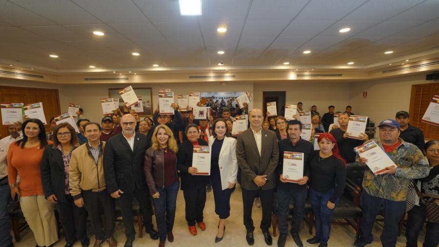 Gobierno de Nuevo Laredo brinda certeza jurídica a familias del Progreso con entrega de escrituras