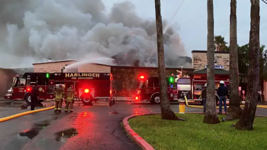 Incendio destruye restaurante Stefano`s Brooklys en Harlingen