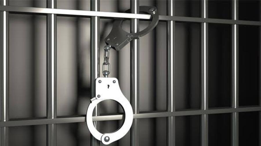 Sancionan con 25 años de cárcel a policía por matar a dos delincuentes en Argentina