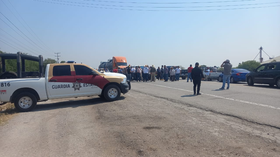 ¡Alerta! Agricultores cierran circulación en ambos sentidos de la Carretera San Fernando-Victoria