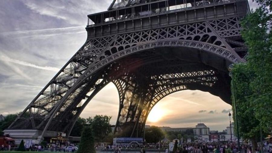 Empleados amenazan con declarar huelga en la Torre Eiffel