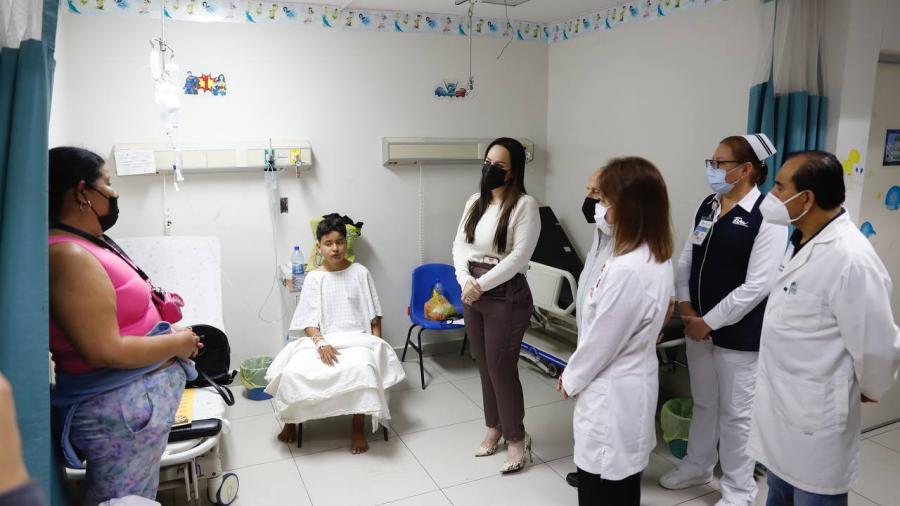 Apoya alcaldesa a familias de estudiantes afectados en accidente vial 