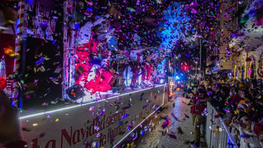 Espectacular y mágica noche disfrutan matamorenses con encendido de pino y desfile “Amor a la Navidad”
