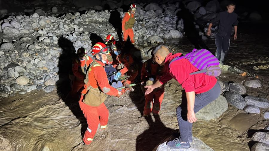 Aumenta a 46 la cifra de muertos tras sismo en centro de China