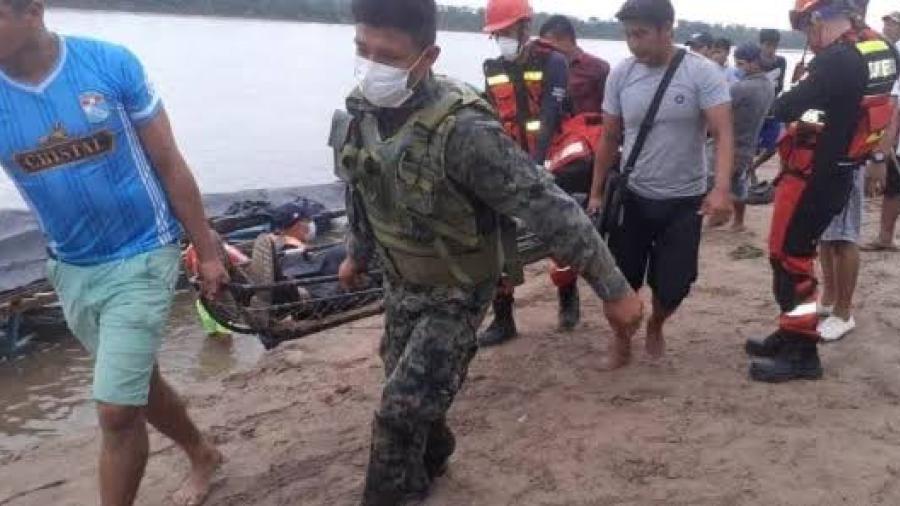 Al menos dos decesos tras choque de dos barcos el Perú