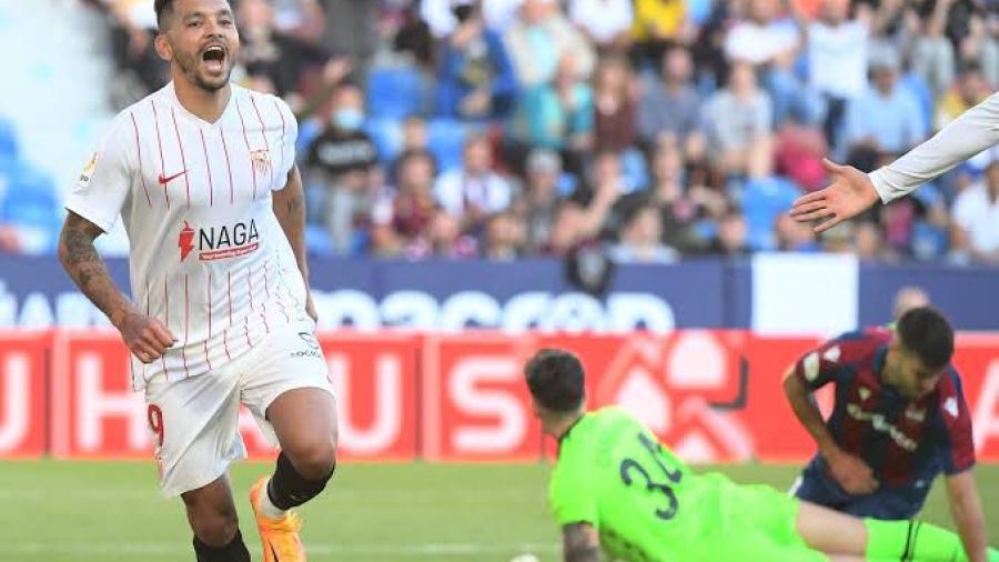 Tecatito anota sus primeros goles en Sevilla