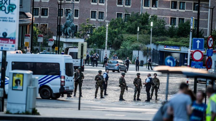 Alerta de bomba en Bruselas; abaten a sospechoso con explosivo 