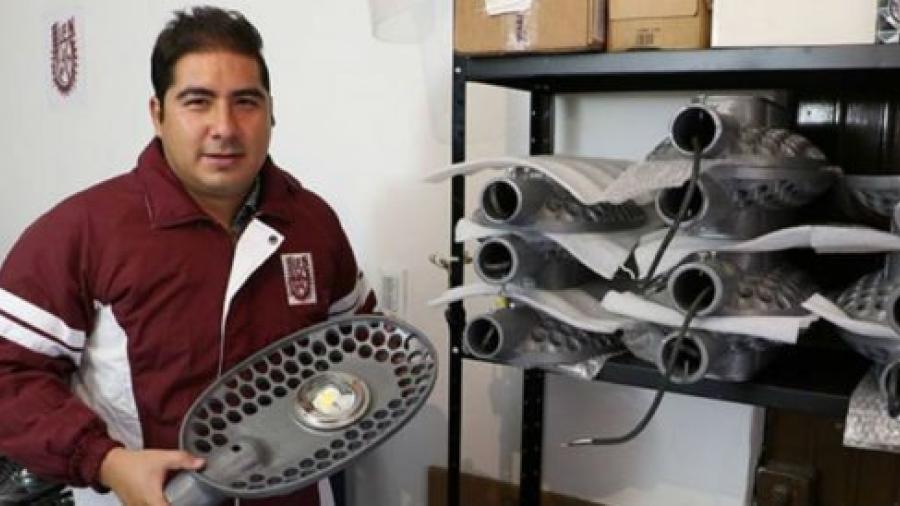 Colocan lámparas led en Chicago creadas por un mexicano