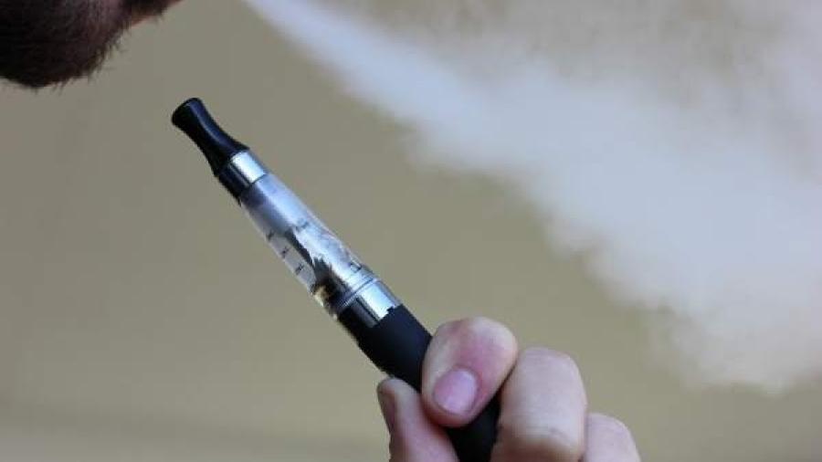 Universidad de Texas prohíbe uso de cigarrillos electrónicos en sus campus 