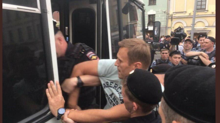 Detienen al líder opositor ruso Alexéi Navalni