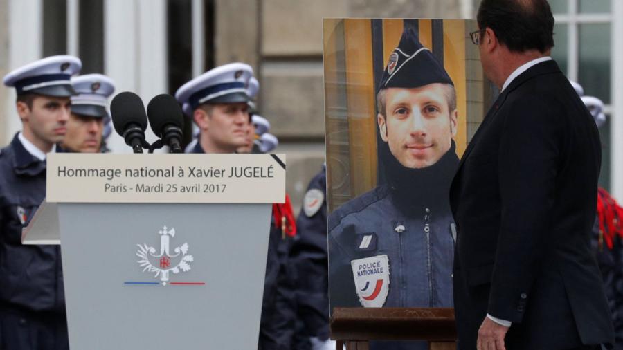 Encabeza Hollande homenaje a policía muerto en tiroteo en París