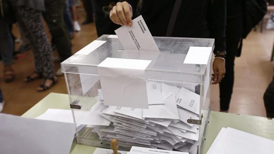 Más de 2 mil colegios electorales abren en Cataluña