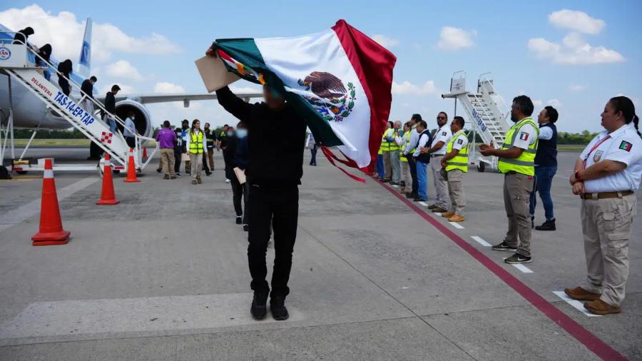 Segob reporta m&aacute;s de 145 mil mexicanos repatriados desde EU en 2025