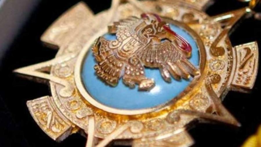 Entregan Orden Mexicana del &Aacute;guila Azteca