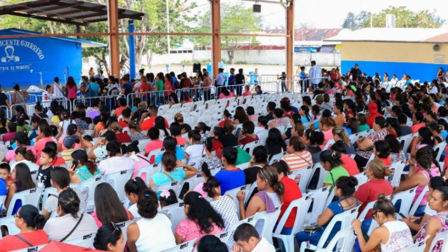 Refrenda gobierno de Alma Laura Amparán apoyo a la Educación