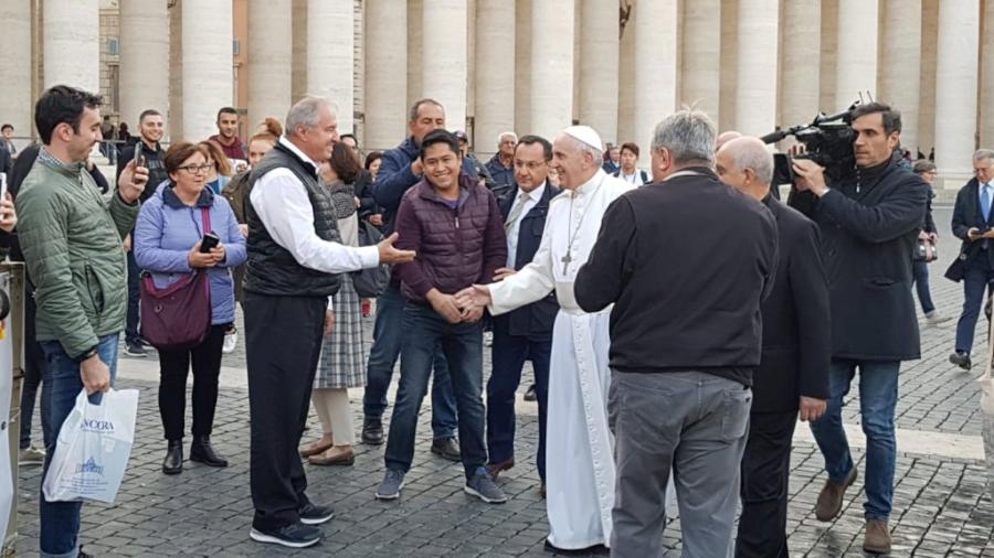 La visita sorpresa del Papa al ambulatorio para pobres en el Vaticano