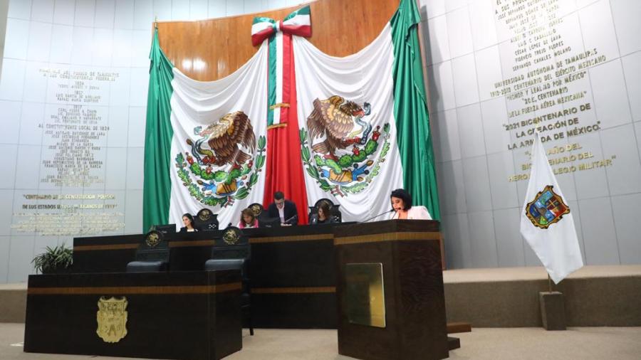 Presenta Úrsula Salazar reformas para regular y sancionar inasistencia de Diputados