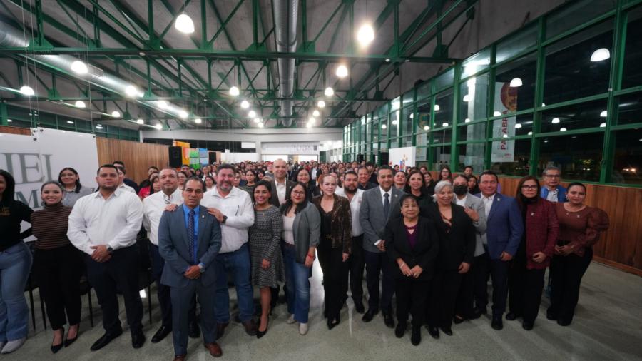 Alcaldesa Carmen Lilia Canturosas entrega 300 becas de titulación y consolida a Nuevo Laredo como modelo estatal en impulso educativo 