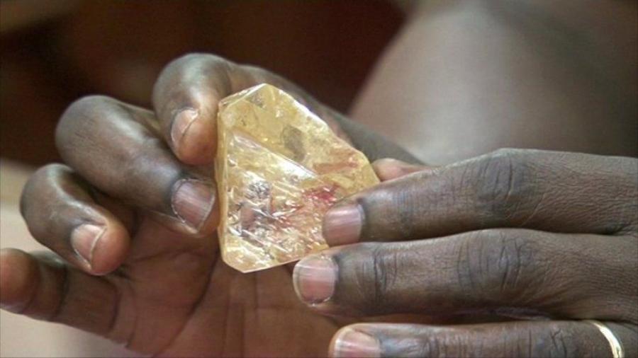 Descubren diamante en África